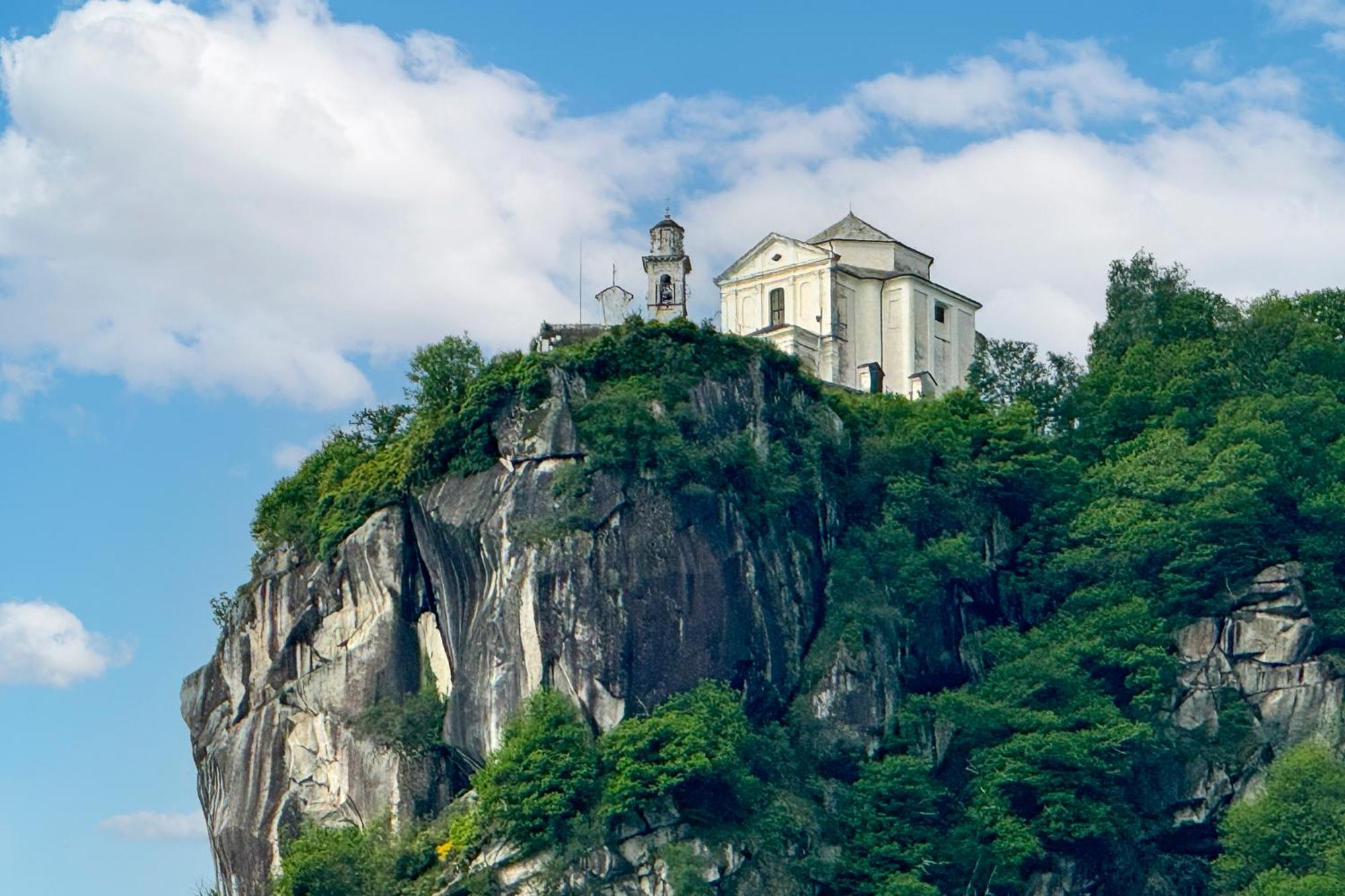 Appartamento Alberti Con Vista Lago Madonna Del Sasso Dış mekan fotoğraf
